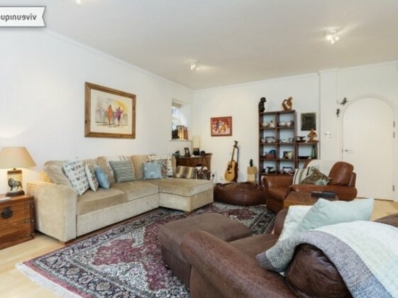 Two Bedroom Apartment in Earl's Court - Photo2