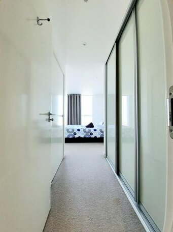 Ultra Modern Room - Photo2