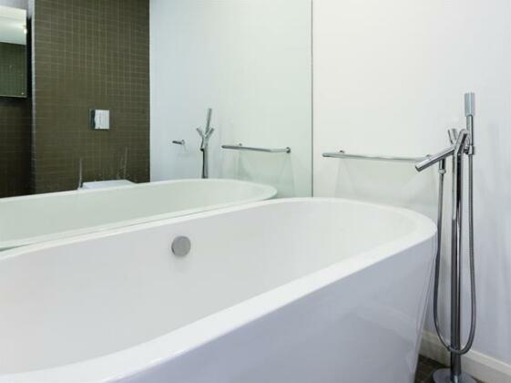 Veeve 2 Bed 2 Bath Flat On Willesden Lane Queens Park - Photo3