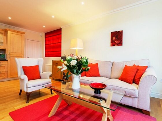 Veeve 2 Bed 2 Bath Mews House West Hill Putney - Photo2