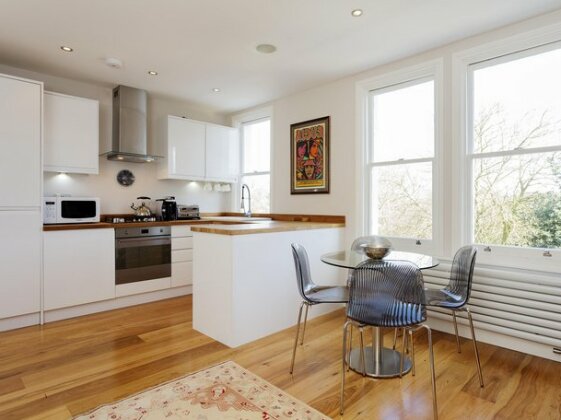 Veeve 2 Bed Flat On Fulham Palace Road Fulham - Photo3
