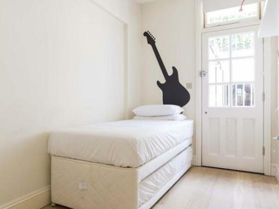 Veeve 2 Bed Kensington Apartment Elsham Road - Photo4