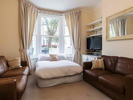 Veeve 2 Bed Maisonette Shandon Road Clapham - Photo4