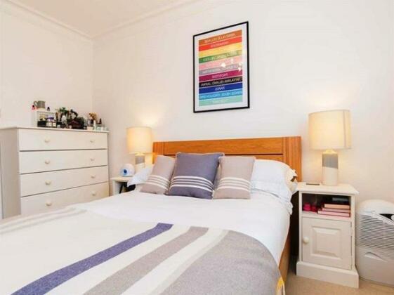 Veeve 2 Bed Maisonette Shandon Road Clapham - Photo5