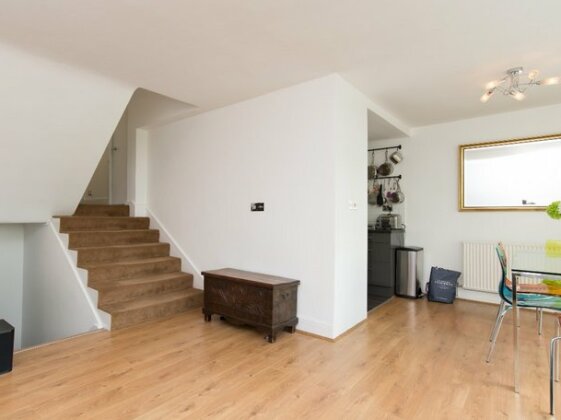 Veeve 3 Bed Apartment Westside East Finchley - Photo2