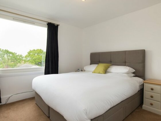 Veeve 3 Bed Apartment Westside East Finchley - Photo4