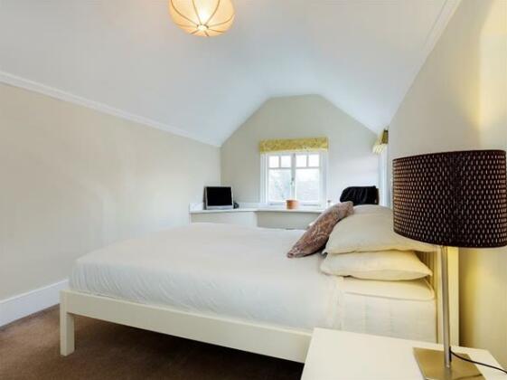 Veeve 3 Bed Family Home With Garden Thorney Hedge Road Chiswick - Photo2