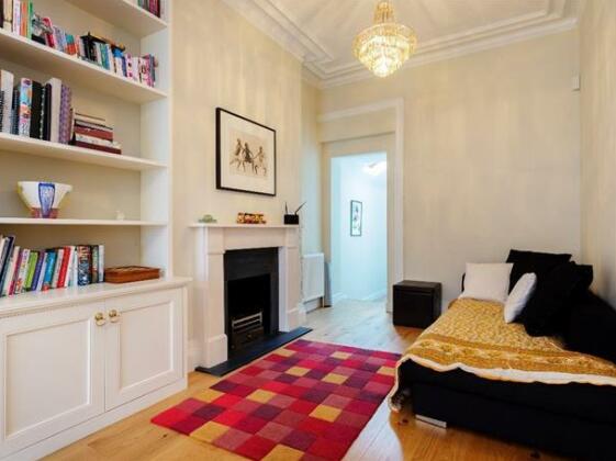 Veeve 3 Bed Family Home With Garden Thorney Hedge Road Chiswick - Photo4