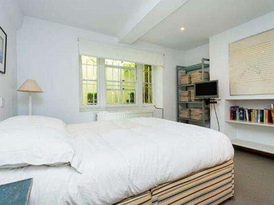 Veeve 3 Bedroom Kensington Masbro Road - Photo2