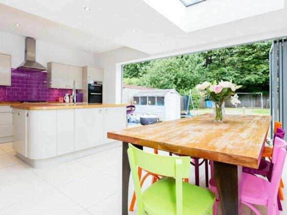Veeve 4 Bed House On Emlyn Road West London - Photo2