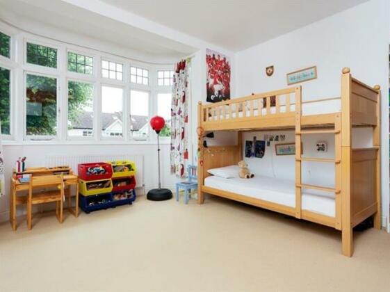 Veeve 4 Bed House On Emlyn Road West London - Photo3