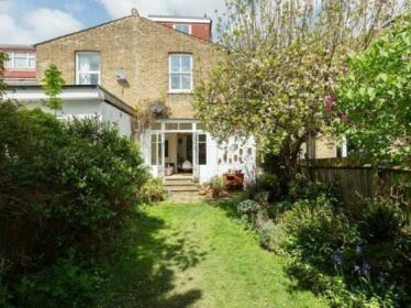 Veeve 4 Bed House On Leighton Road Ealing