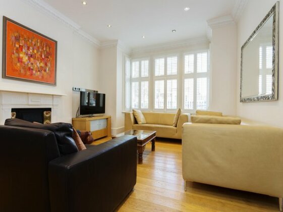 Veeve 4 Bedroom Edwardian Home On Airedale Avenue Chiswick - Photo2