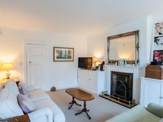 Veeve 4 Bedroom House With Garden Pensford Avenue Richmond - Photo2