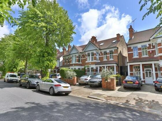 Veeve 5 Bed Family Home On Dukes Avenue Chiswick