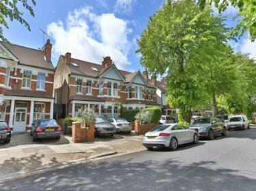 Veeve 5 Bed Family Home On Dukes Avenue Chiswick