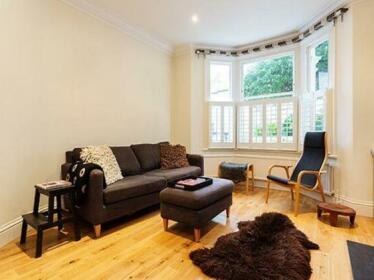 Veeve Colourful 2 Bed Family Flat Larkhall Rise Clapham