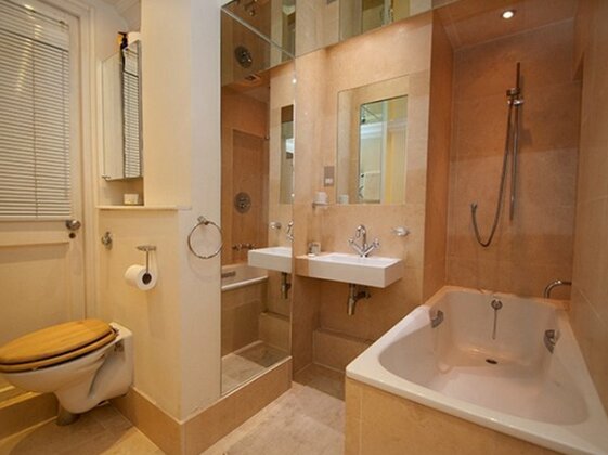 Veeve Egerton Gardens 3 Bedroom 3 Bathroom In Elegant Knightsbridge - Photo3