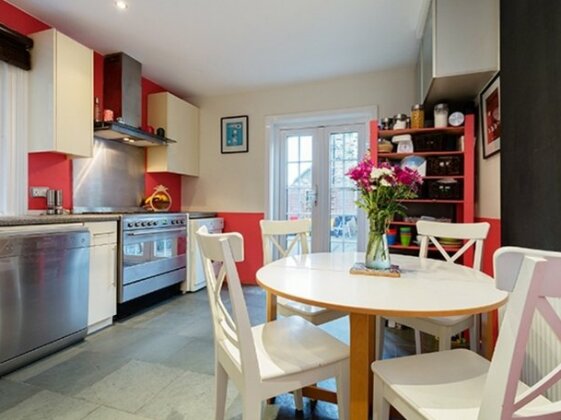 Veeve FrenchStyle 3 Bed Home Townmead Road Fulham - Photo2