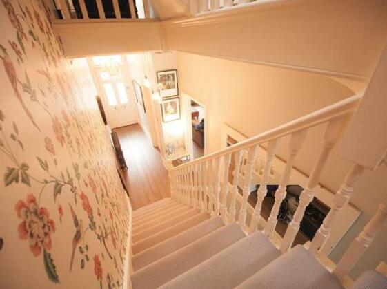 Veeve Interior Designed 4 Bed House Dudley Road Queens Park - Photo3