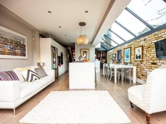 Veeve Interior Designed 4 Bed House Dudley Road Queens Park - Photo4