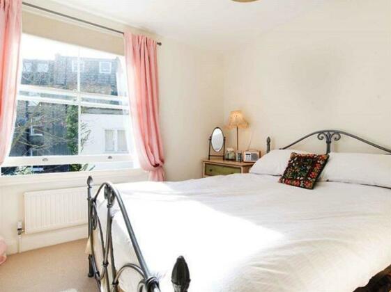 Veeve Light And Open 2 Bed House Moore Park Road Fulham