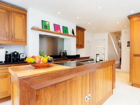 Veeve Lovely and Light 4 Bed House Honeywell Road Clapham - Photo2