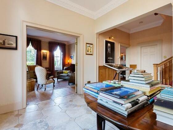 Veeve Richmond 6 Bed Family Home In South West London - Photo3