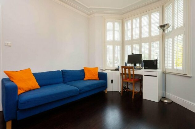 Veeve - Terraced Home in Tranquil Wimbledon - Photo3