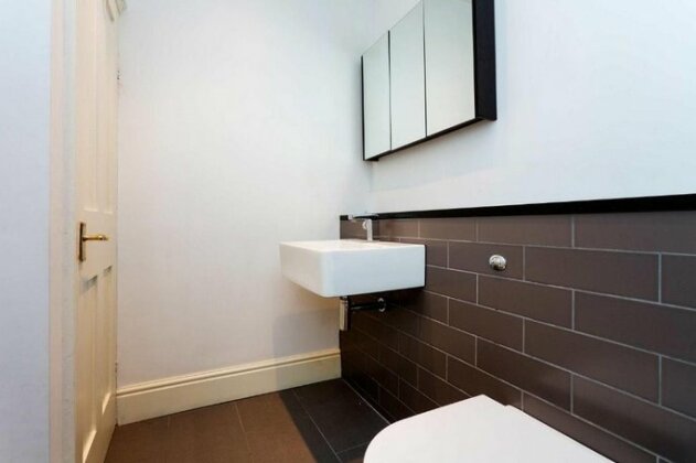 Veeve - Terraced Home in Tranquil Wimbledon - Photo4
