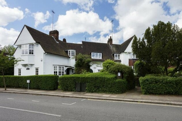 Veeve - Three Bedroom House in Hampstead Garden Suburb