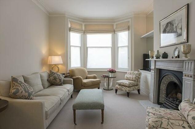 Veeve Townhouse Chacarty Road West London - Photo3
