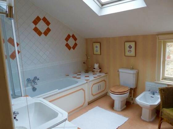 Veeve Traditional 5 Bed House Orlando Road Clapham - Photo2