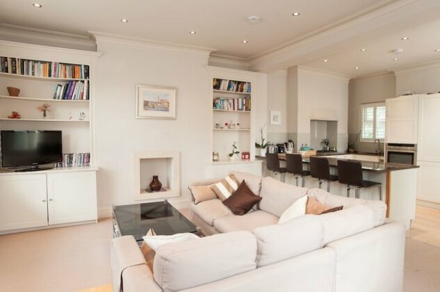Veeve - Two Bed Maisonette in Chelsea - Photo2