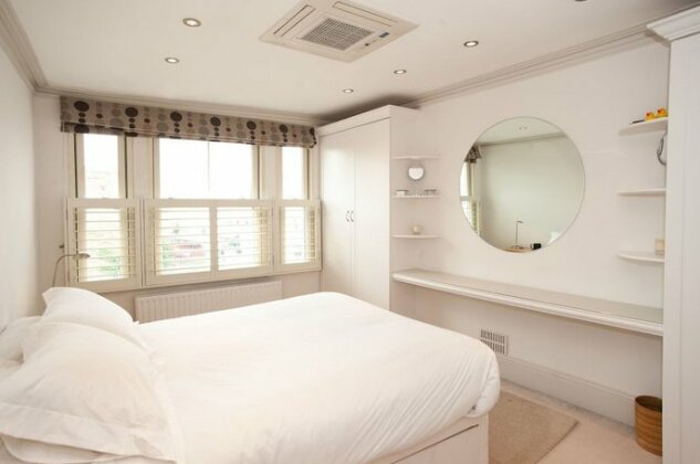 Veeve - Two Bed Maisonette in Chelsea - Photo3