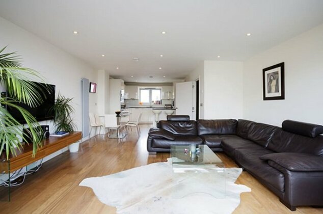 Veeve - Walk to Tower of London 2 bed on Henriques St City - Photo2