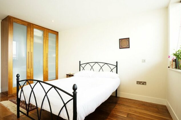 Veeve - Walk to Tower of London 2 bed on Henriques St City - Photo3