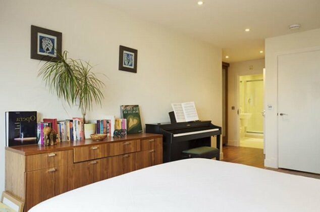 Veeve - Walk to Tower of London 2 bed on Henriques St City - Photo4