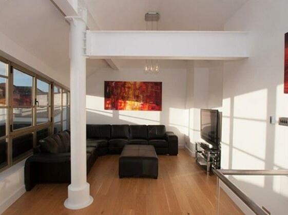 Vive Unique Penthouse Apartment with Roof Terrace London Bridge