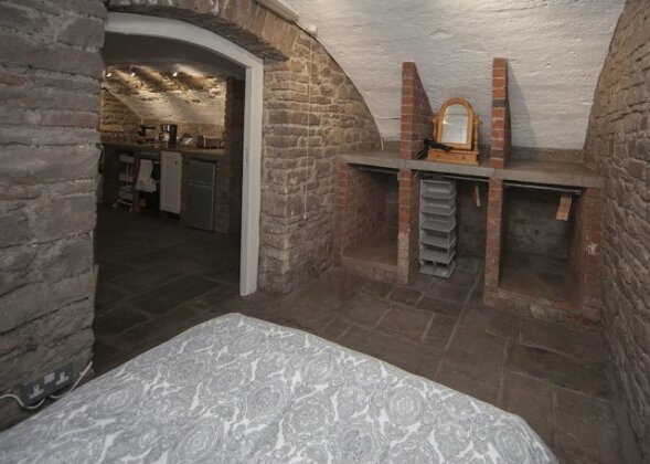 The Priory Cellars Abbots Leigh - Photo3