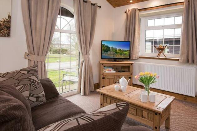 Fram Park Log Cabins - Photo4