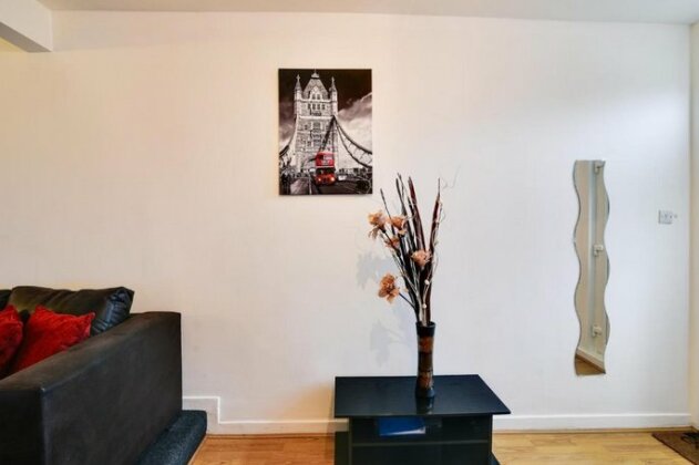 Two Bedroom Serviced House / Apartment - Photo3