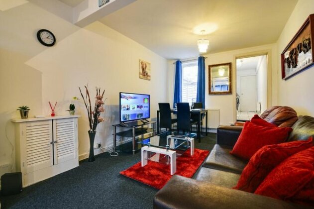 Two Bedroom Serviced House / Apartment - Photo4