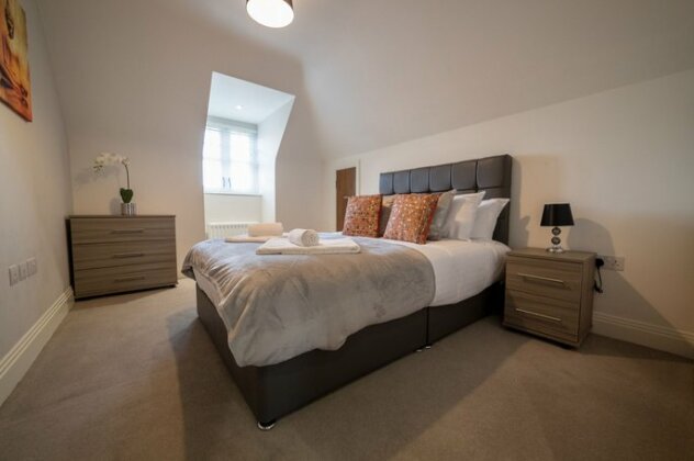 Helios Court Penthouse Serviced Apartment by Ferndale - Photo3