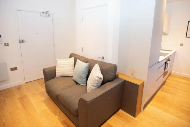 Stylish and Clean 1 Bed Apartment Maidenhead Town center - Photo3