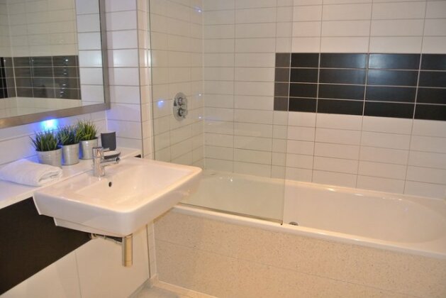 Approved Serviced Apartments - Skyline A Real Gem - Photo3