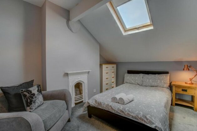 Characterful Self-Catering Townhouse by IGLU - Levenshulme - Photo4