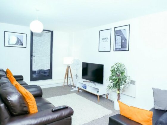 Cosy 2 Bedroom Apartment Manchester + Parking - Photo2