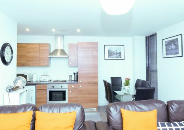 Cosy 2 Bedroom Apartment Manchester + Parking - Photo4