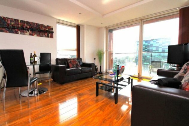 Media City LOWRY Apartment 4 Guests 2 Bed - Photo2